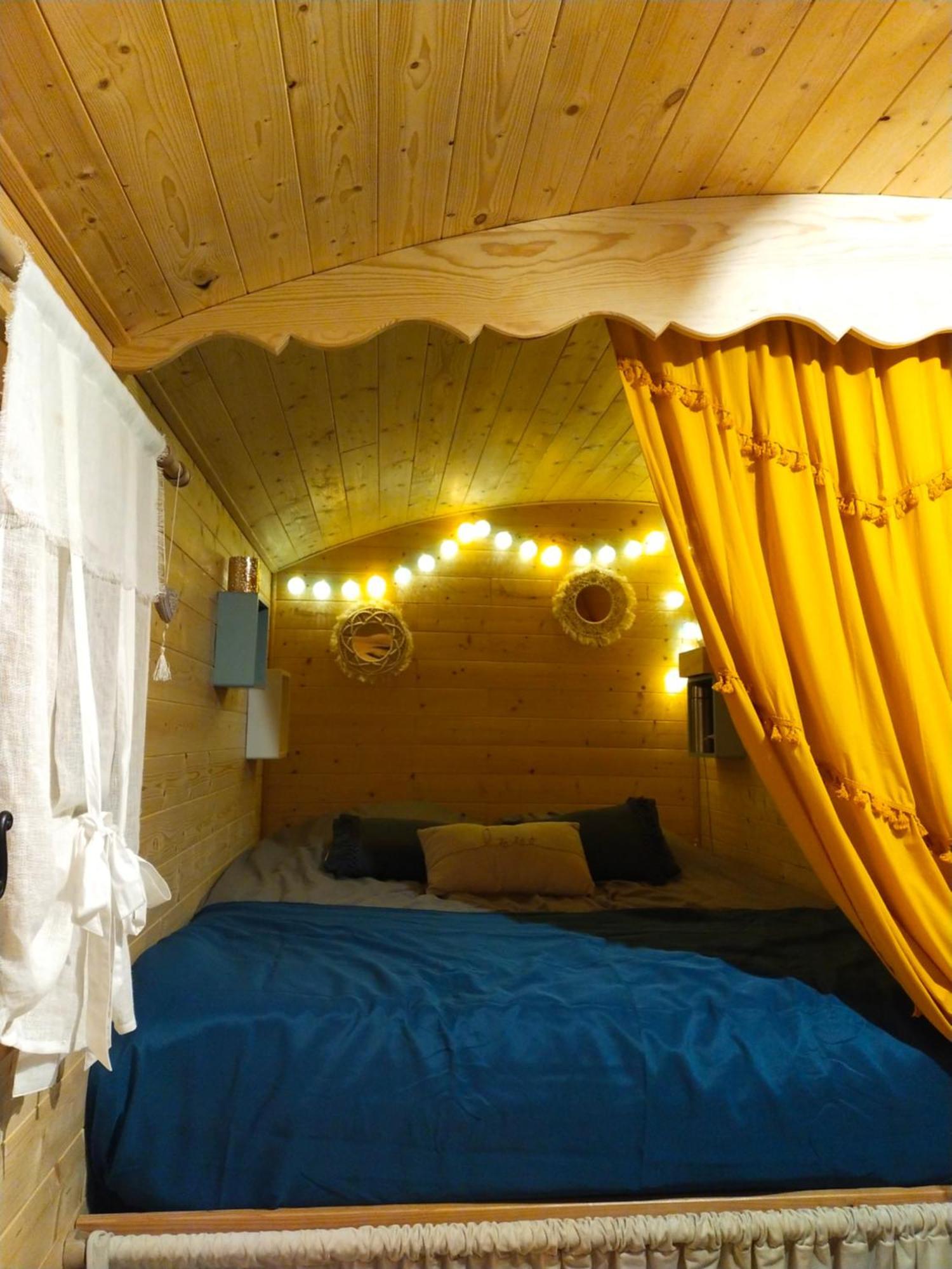Hotel La Roulotte D'Elfes à Thénac Extérieur photo